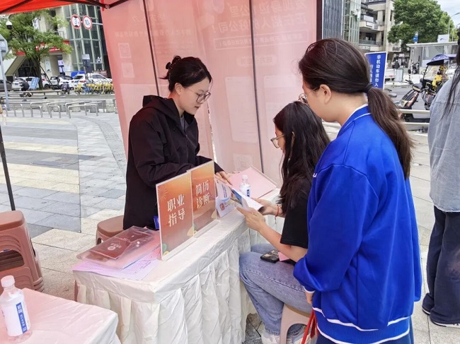 搭建家門(mén)口就業(yè)橋梁!瑞方人力助力高校畢業(yè)生人崗高效匹配 第3張 搭建家門(mén)口就業(yè)橋梁!瑞方人力助力高校畢業(yè)生人崗高效匹配 第3張